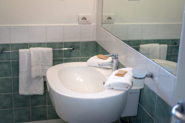 Flat-stanza20-bagno_A732968-Enhanced-NR-scaled.jpg